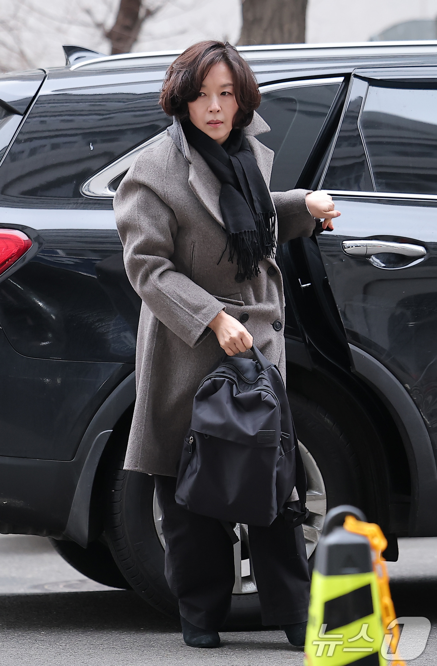 (서울=뉴스1) 김성진 기자 = '공천 헌금' 의혹을 받는 김경 서울시의원이 18일 오전 서울 마포구 서울경찰청 광역수사단 공공범죄수사대에서 피의자 신분으로 경찰 조사를 받기 위해 …