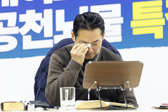 '단식 4일차' 장동혁 "법치 지켜낼 것"…야권 인사 속속 결집
