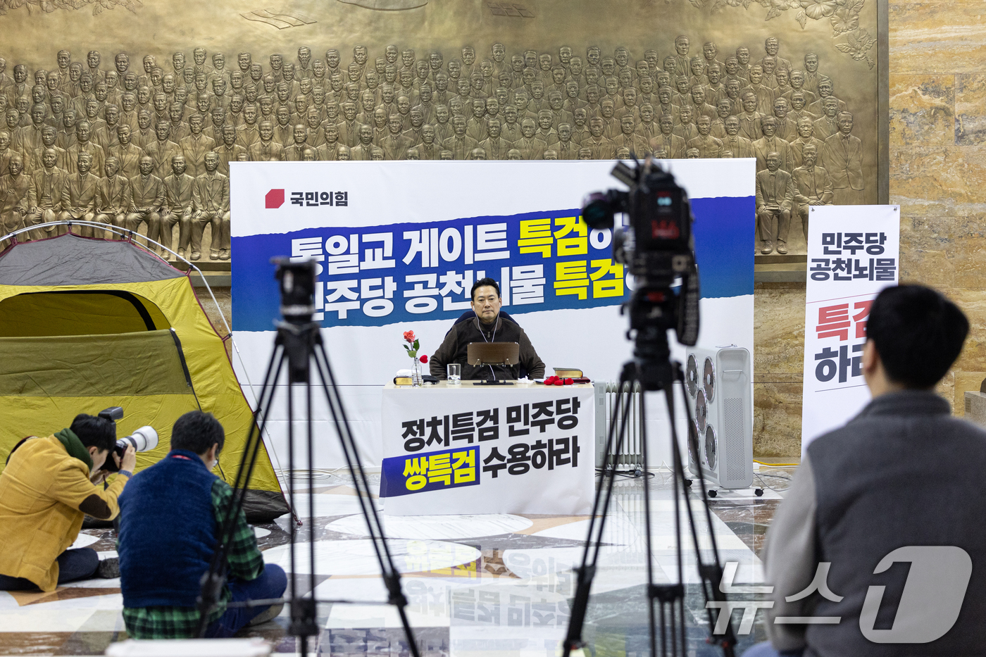 (서울=뉴스1) 이승배 기자 = 장동혁 국민의힘 대표가 18일 서울 여의도 국회에서 더불어민주당의 통일교 및 공천뇌물 특검 수용을 촉구하며 4일째 단식을 이어가고 있다. 2026. …