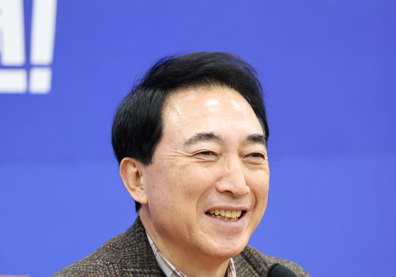 현안 기자간담회 참석한 박수현 수석대변인