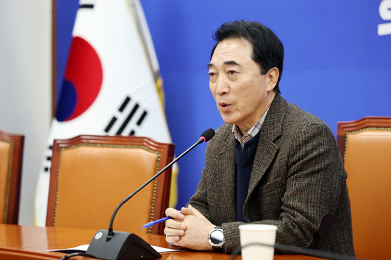 질의 답변하는 박수현 수석대변인