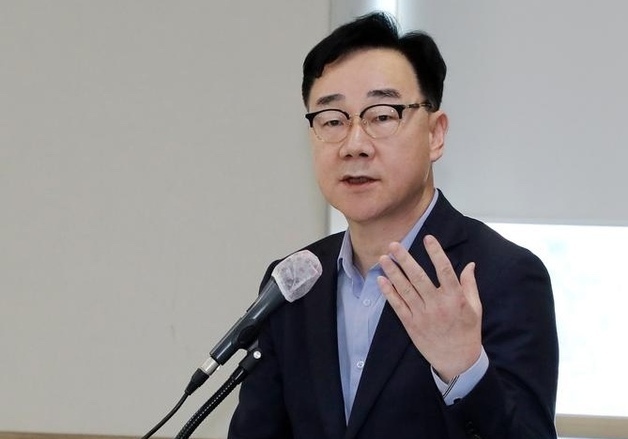 하승철 하동군수 '여성 군의원 강제추행 혐의' 검찰 송치