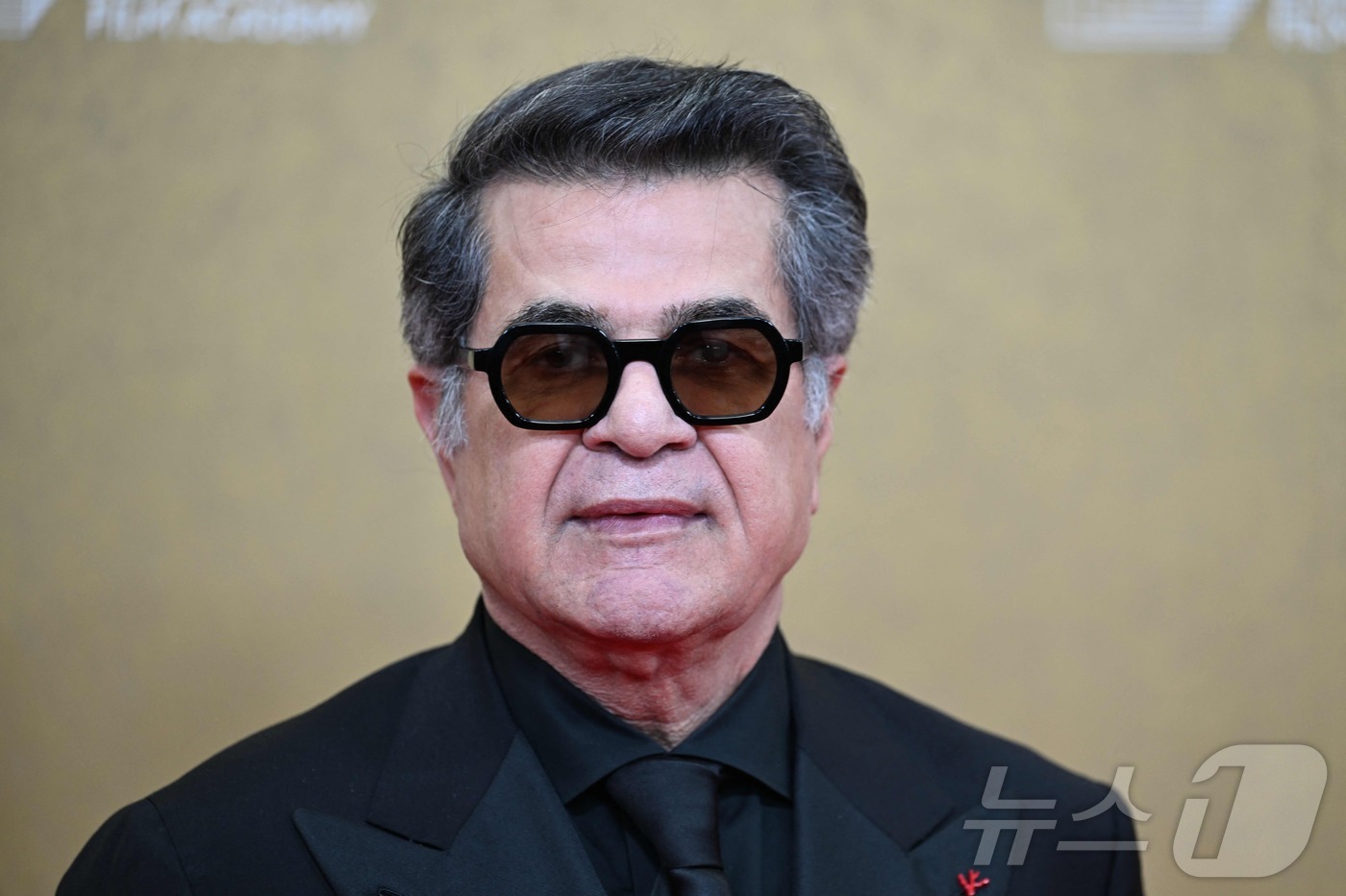 (베를린 AFP=뉴스1) 윤다정 기자 = 이란 영화감독 자파르 파나히가 17일(현지시간) 독일 베를린에서 열린 유럽 영화상 시상식에 참석하고 있다. 2026.01.17.ⓒ AFP= …