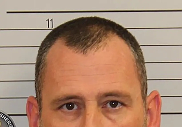 40대 교회 집사의 '두 얼굴'…핸드폰에 10대 베이비시터 샤워 몰카