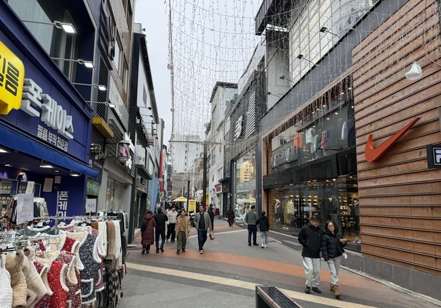 '화천 산천어, 홍천·평창 송어축제' 강원 겨울 축제장 북적