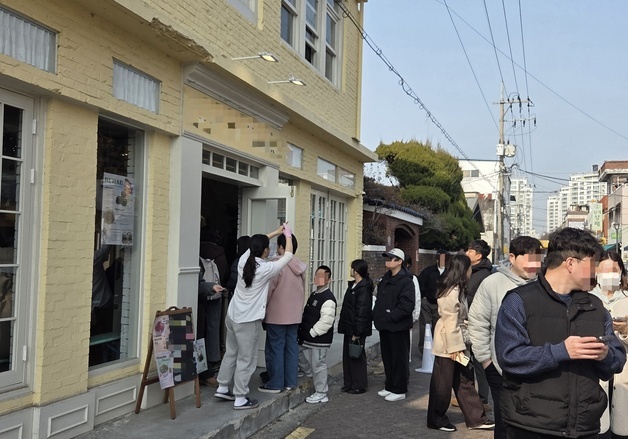 '두쫀쿠가 경제 살린다'…갑작스러운 디저트 인기에 소상공인 '활짝'