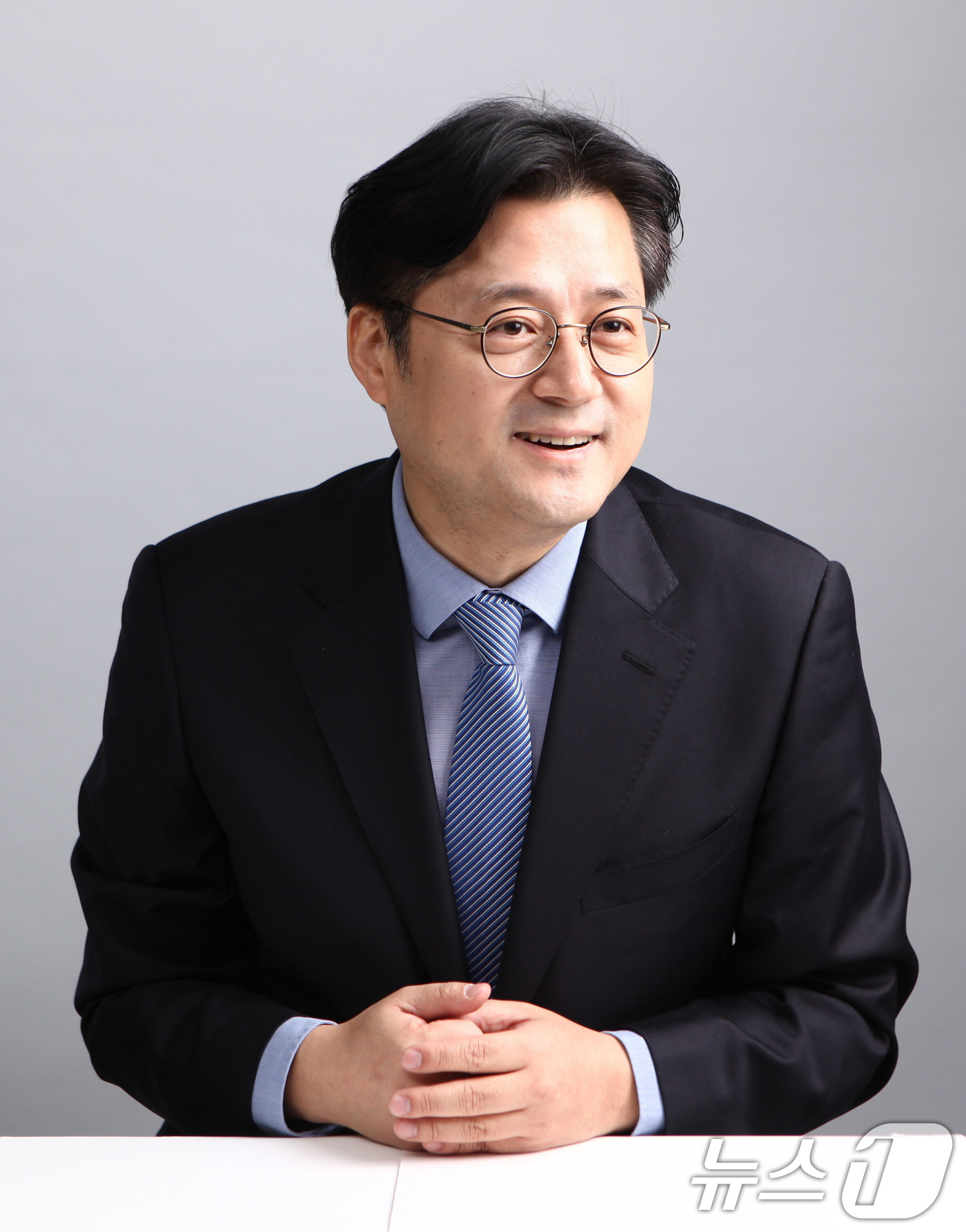 (서울=뉴스1) = 이재명 대통령이 18일 청와대 정무수석비서관으로 홍익표 전 더불어민주당 원내대표를 발탁했다. 이규연 청와대 홍보소통수석은 이날 오후 춘추관에서 브리핑을 통해 정 …