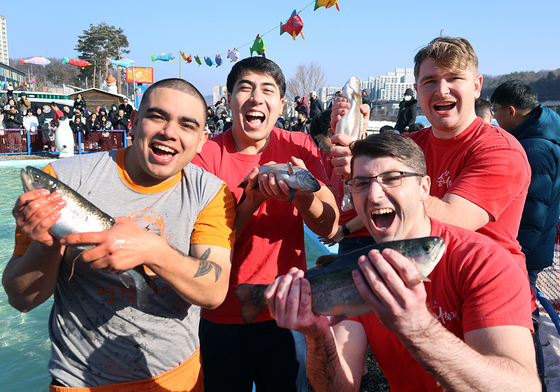 지난해 방한 관광객 코로나 이전 넘었다…1894만명 '역대 최대'
