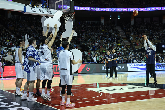 팀 코니, 익살스러운 자유투 방해