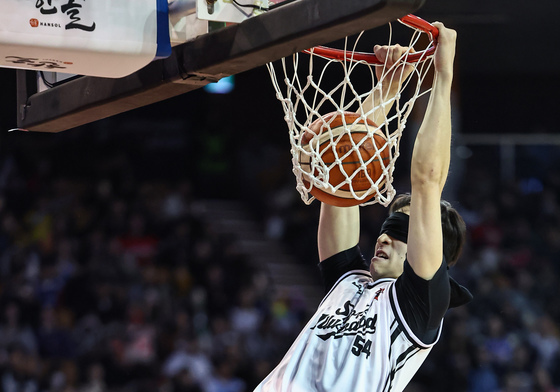 조준희, 안대쓰고 덩크 성공