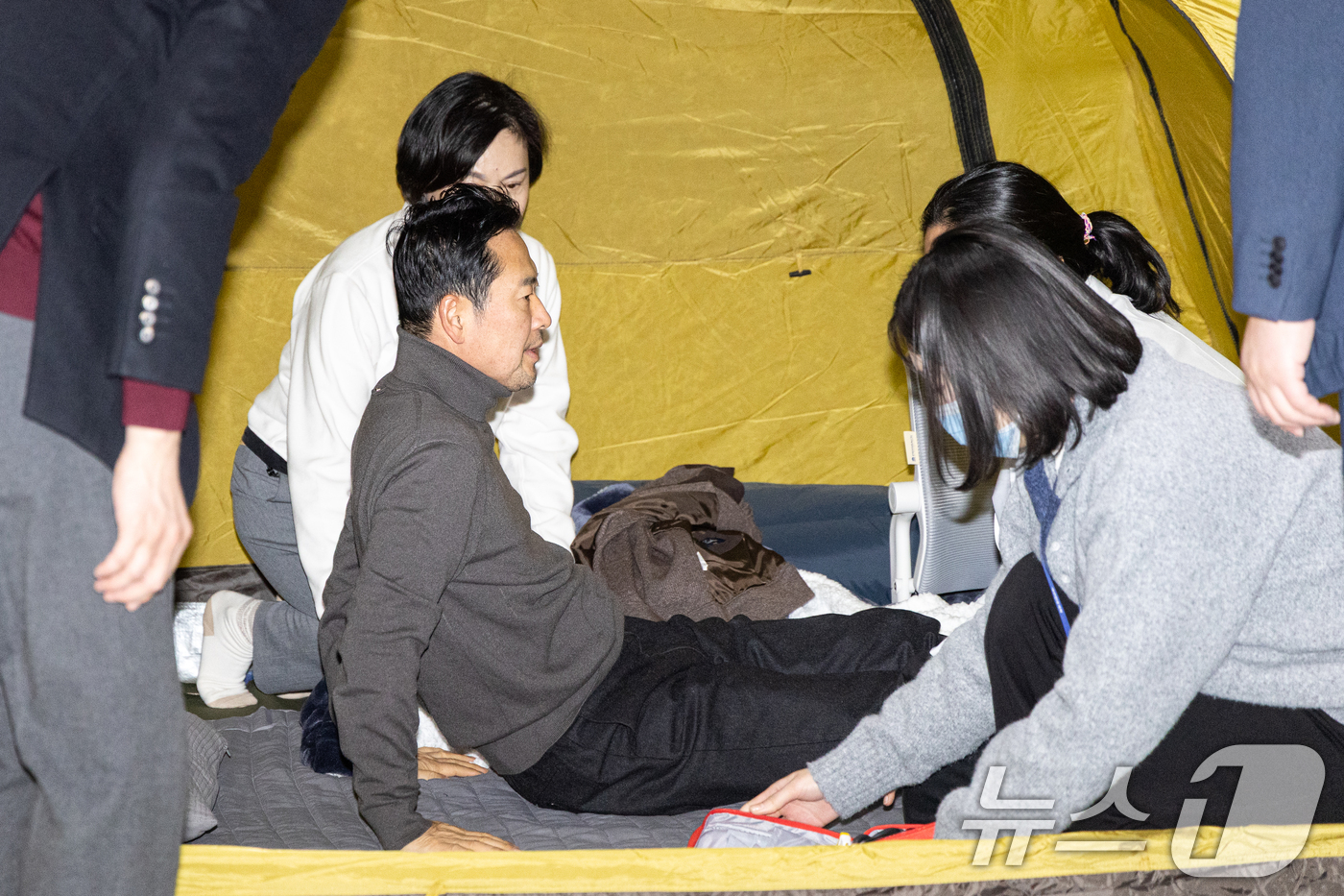 (서울=뉴스1) 이승배 기자 = 더불어민주당의 통일교 및 공천뇌물 특검 수용을 촉구하며 4일째 단식을 이어가고 있는 장동혁 국민의힘 대표가 18일 서울 여의도 국회 로텐더홀에서 의 …