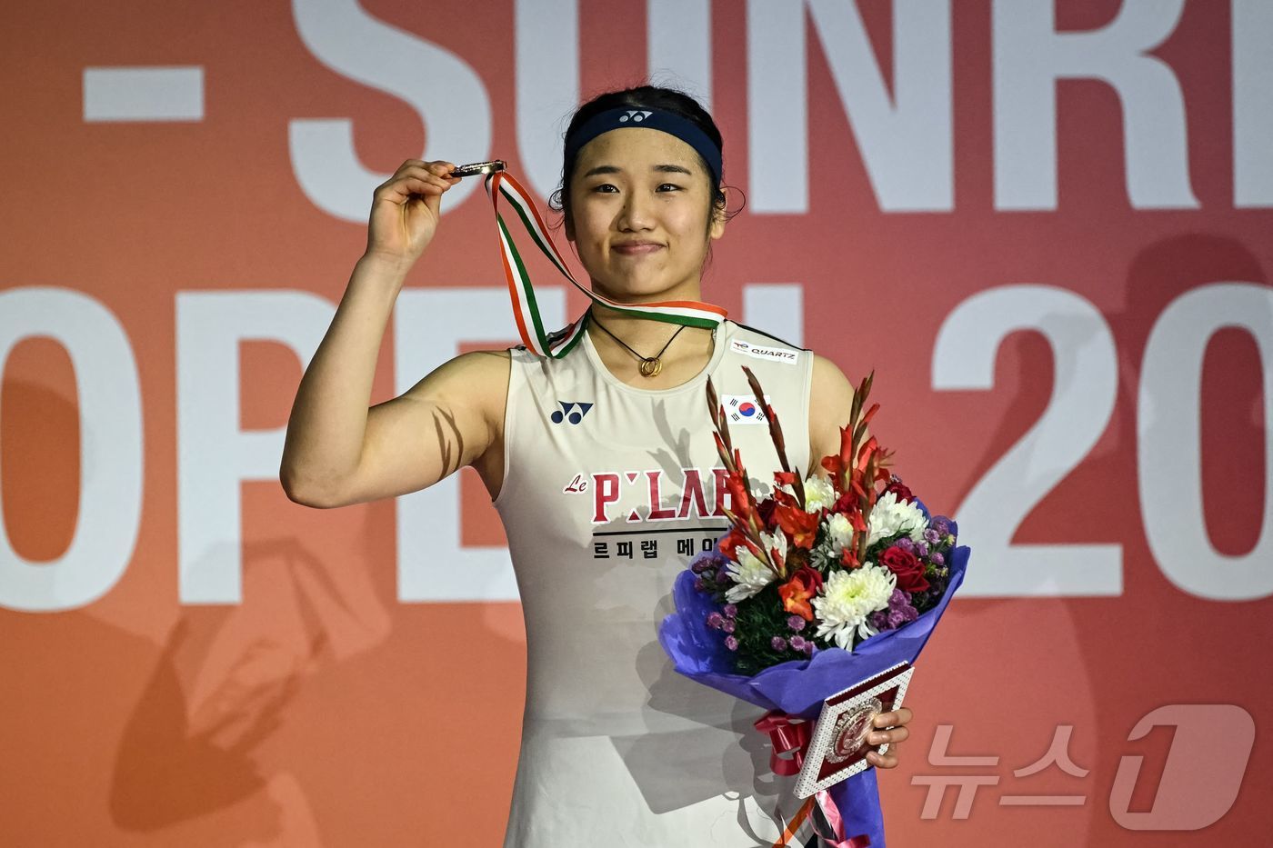 (AFP=뉴스1) 이호윤 기자 = 안세영(삼성생명)이 18일 인도 뉴델리에서 열린 인도 오픈 2026 배드민턴 여자 단식 결승전에서 중국의 왕즈이를 세트 스코어 2-0으로 꺽고 우 …