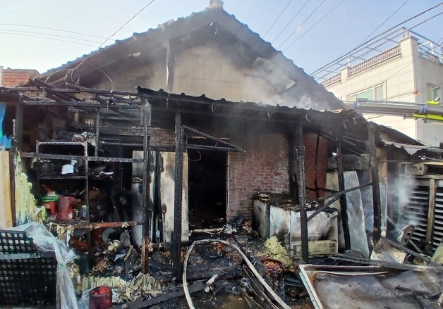 익산 모현동 단독주택서 화재…인명피해 없어
