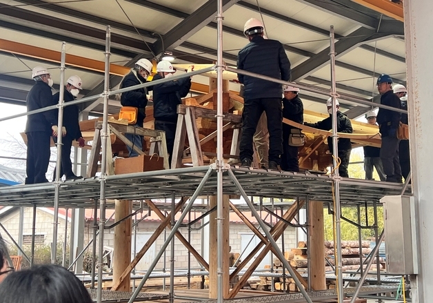 못 없이 짓는 집, 세계가 주목하다…한옥 산업의 현재