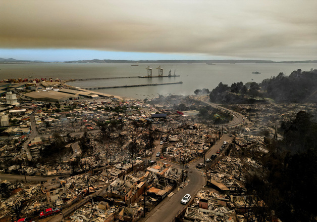 칠레 남부 대형산불 확산에 최소 18명 사망…5만여명 대피