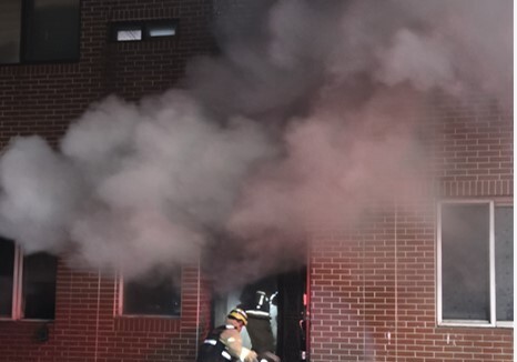 경주 다세대주택·경산 아파트에 불…3명 경상