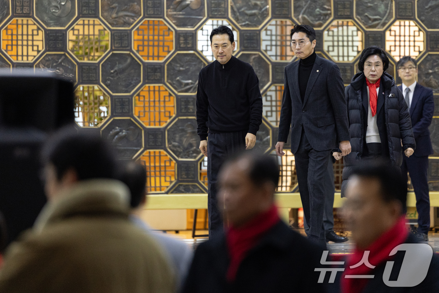 (서울=뉴스1) 이승배 기자 = 더불어민주당의 통일교 및 공천뇌물 특검 수용을 촉구하며 5일째 단식을 이어가고 있는 장동혁 국민의힘 대표가 19일 서울 여의도 국회 로텐더홀에서 발 …