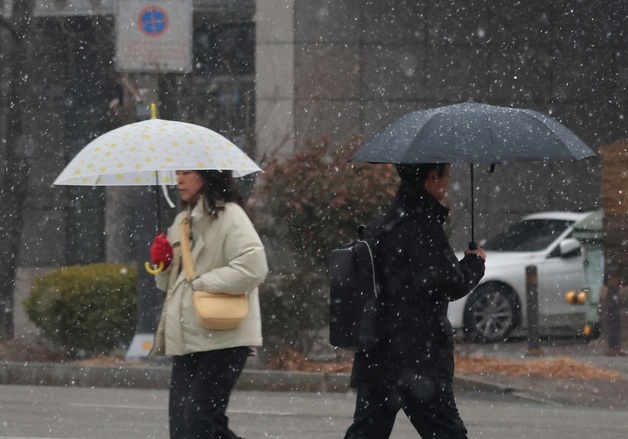 \'진눈깨비 내리는 전주\'