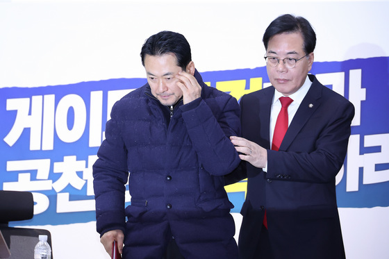 장동혁 부축하는 송언석