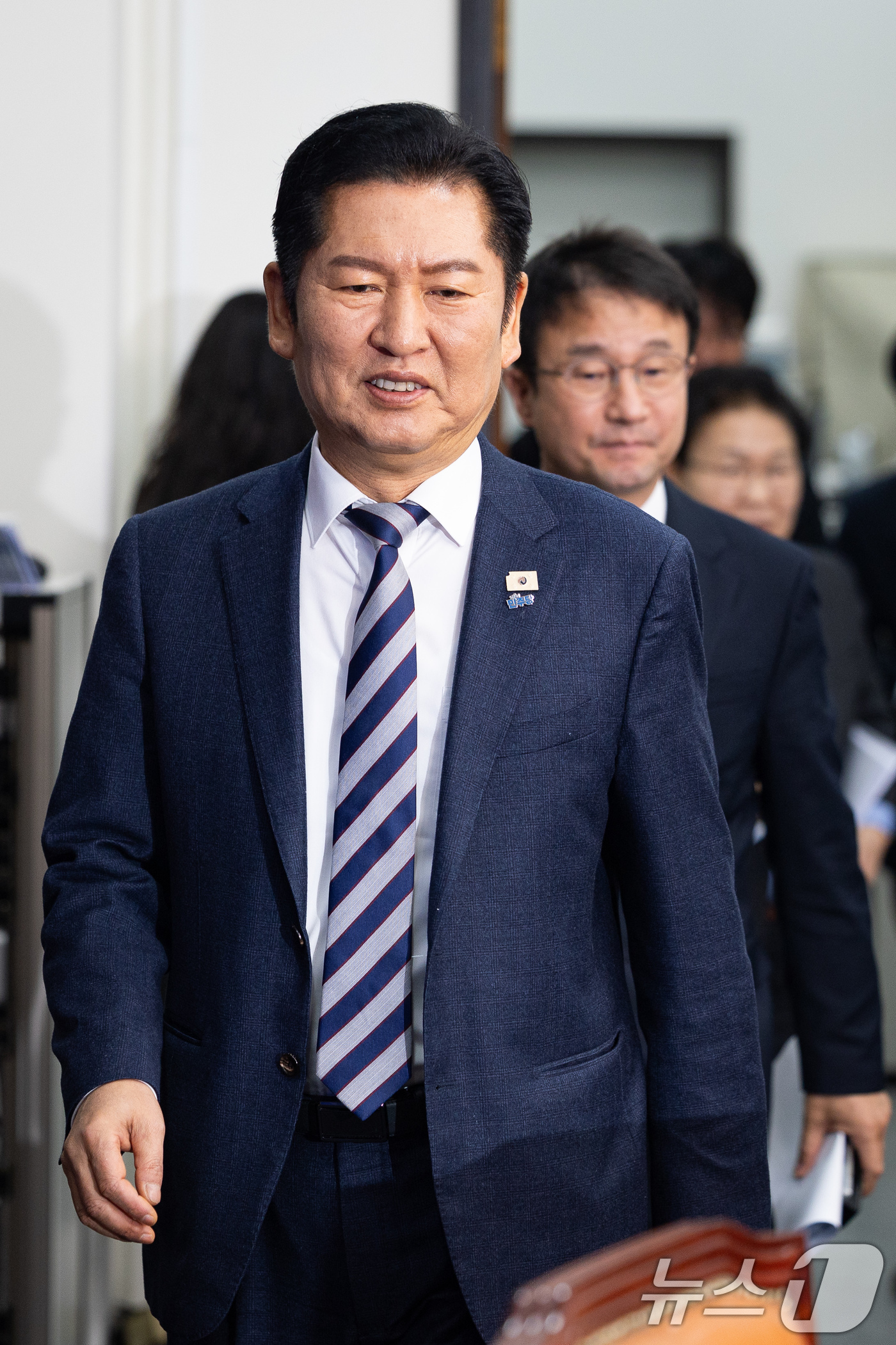 (서울=뉴스1) 유승관 기자 = 정청래 더불어민주당 대표를 비롯한 지도부가 19일 서울 여의도 국회에서 열린 최고위원회의에 참석하고 있다. 2026.1.19/뉴스1