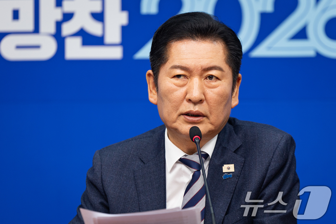 (서울=뉴스1) 유승관 기자 = 정청래 더불어민주당 대표가 19일 서울 여의도 국회에서 열린 최고위원회의에서 모두 발언을 하고 있다. 2026.1.19/뉴스1