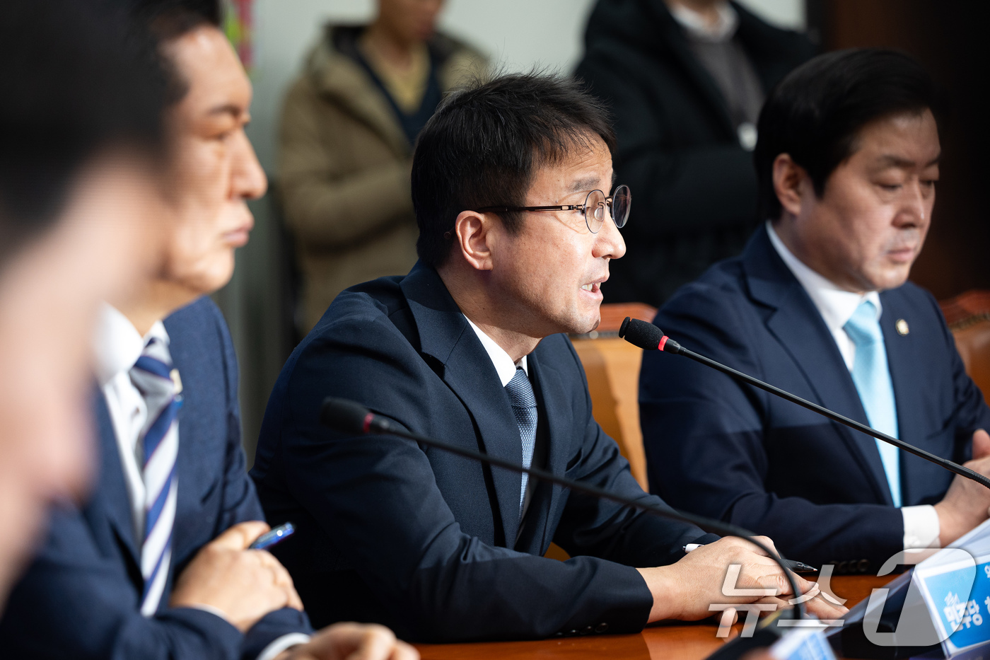 (서울=뉴스1) 유승관 기자 = 한병도 더불어민주당 원내대표가 19일 서울 여의도 국회에서 열린 최고위원회의에서 모두 발언을 하고 있다. 2026.1.19/뉴스1