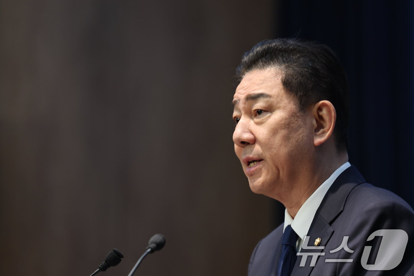 본문 이미지 - 김병기 더불어민주당 의원이 19일 서울 여의도 국회 소통관에서 당 윤리심판원의 제명 결정에 대한 입장을 밝히는 기자회견을 하고 있다. 2026.1.19/뉴스1 ⓒ News1 이승배 기자