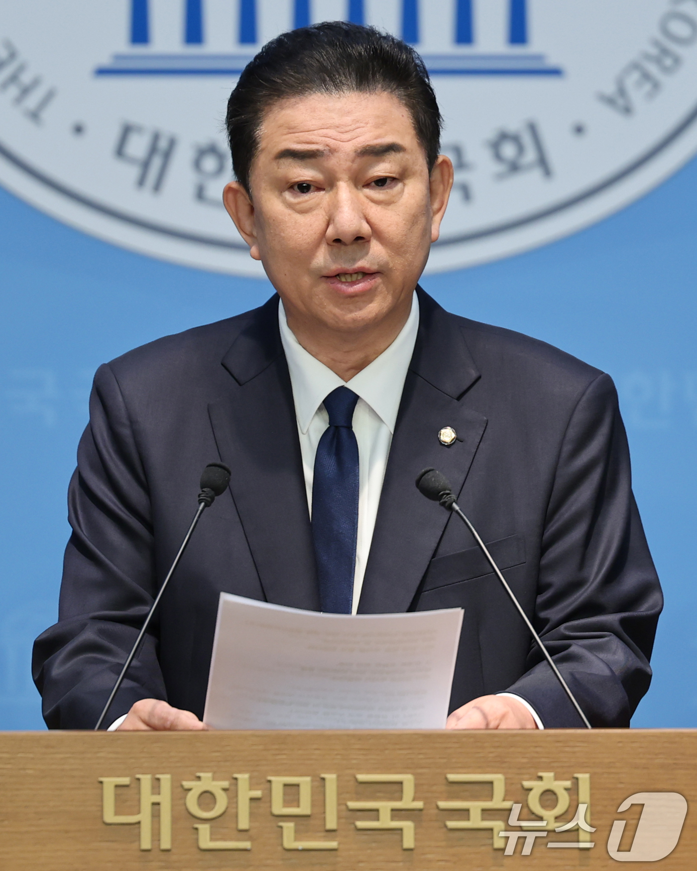 (서울=뉴스1) 이승배 기자 = 김병기 더불어민주당 의원이 19일 서울 여의도 국회 소통관에서 당 윤리심판원의 제명 결정에 대한 입장을 밝히는 기자회견을 하고 있다. 2026.1. …