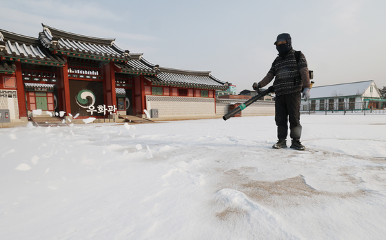 아침부터 제설작업