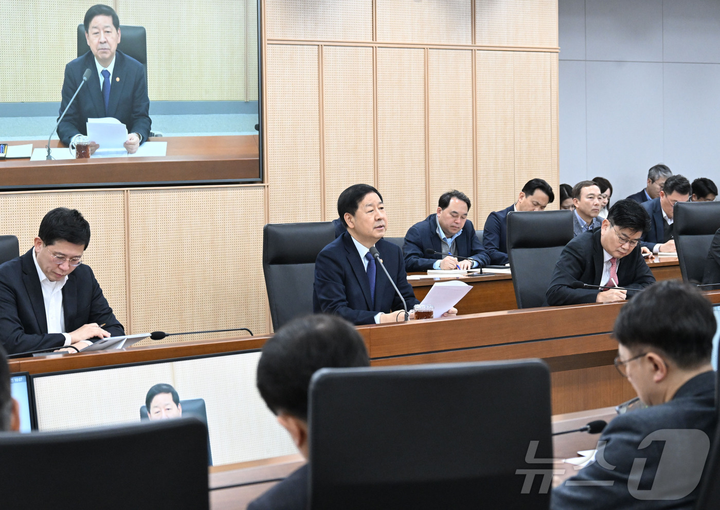 (서울=뉴스1) = 구윤철 부총리 겸 재정경제부 장관이 19일 정부세종청사에서 열린 재정경제부 확대간부회의에서 모두발언을 하고 있다. (재정경제부 제공. 재판매 및 DB 금지) 2 …