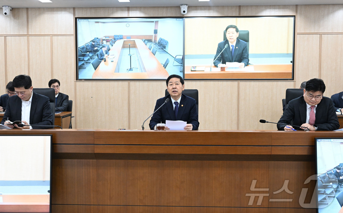 (서울=뉴스1) = 구윤철 부총리 겸 재정경제부 장관이 19일 정부세종청사에서 열린 재정경제부 확대간부회의를 주재하고 있다. (재정경제부 제공. 재판매 및 DB 금지)  2026. …