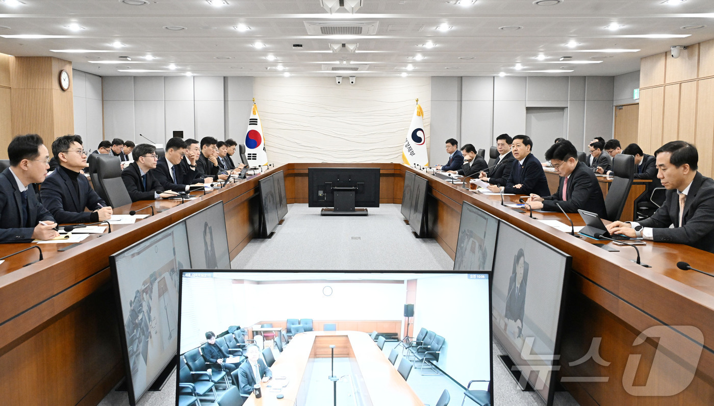 (서울=뉴스1) = 구윤철 부총리 겸 재정경제부 장관이 19일 정부세종청사에서 열린 재정경제부 확대간부회의에서 모두발언을 하고 있다. (재정경제부 제공. 재판매 및 DB 금지) 2 …