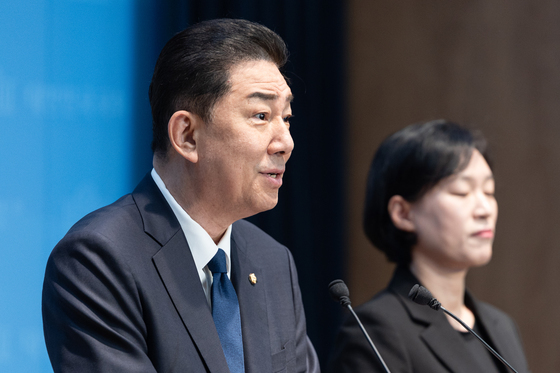 경찰, '김병기 차남 취업 청탁 의혹' 두나무 전 대표 소환 조사