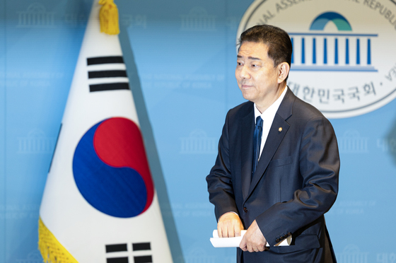 제명 처분 관련 입장 밝히고 떠나는 김병기