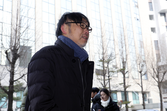 기자회견 마친 뒤 이동하는 김순환 사무총장