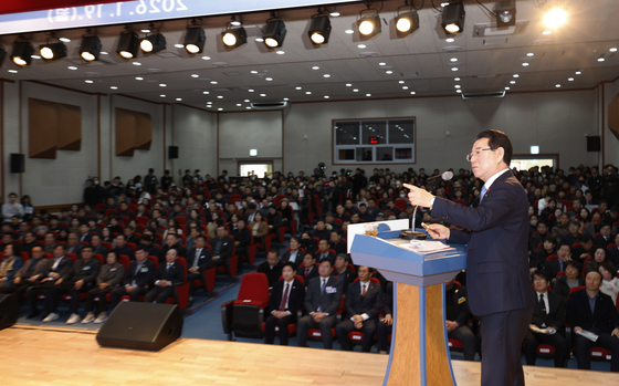 영암서 첫 설명회 하는 김영록 전남지사