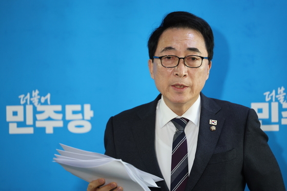 민주당 당무위 결과 발표하는 박수현 대변인