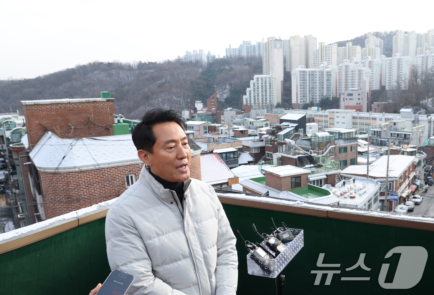 (서울=뉴스1) 김명섭 기자 = 오세훈 서울시장이 19일 서울 관악구 신림7구역에서 재개발 사업대상지 현장 점검을 하고 있다. 2026.1.19/뉴스1