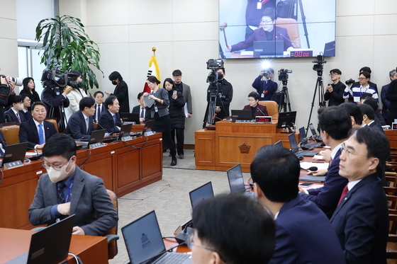 이혜훈 청문회 안건 상정 없이 열린 재정경제위원회