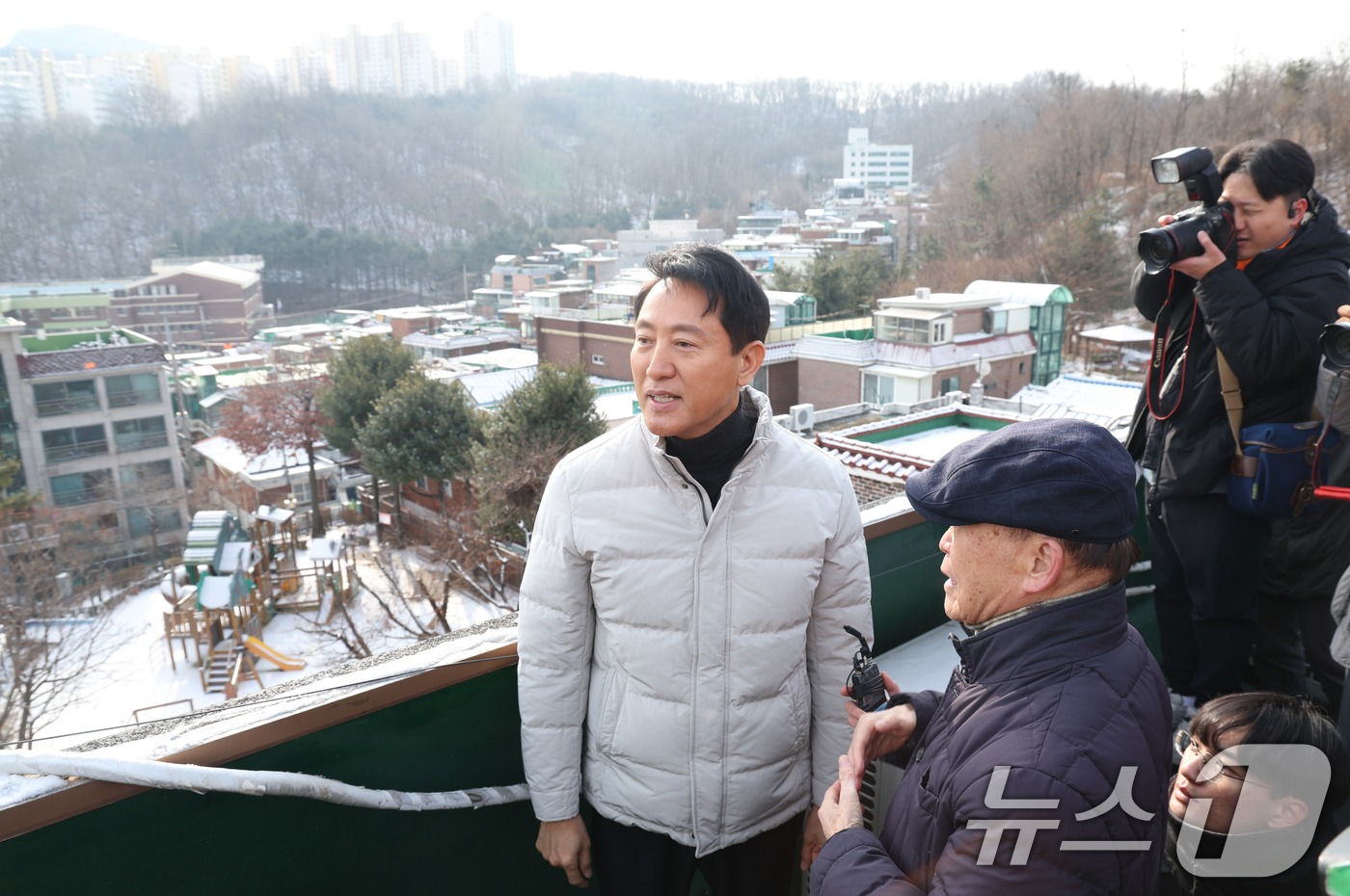 (서울=뉴스1) 김명섭 기자 = 오세훈 서울시장이 19일 서울 관악구 신림7구역에서 재개발 사업대상지 현장 점검을 하고 있다. 2026.1.19/뉴스1