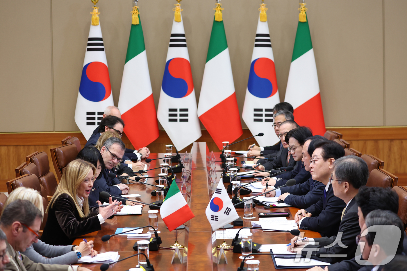 (서울=뉴스1) 이재명 기자 = 이재명 대통령과 조르자 멜로니 이탈리아 총리가 19일 청와대에서 확대회담을 하고 있다. 2026.1.19/뉴스1