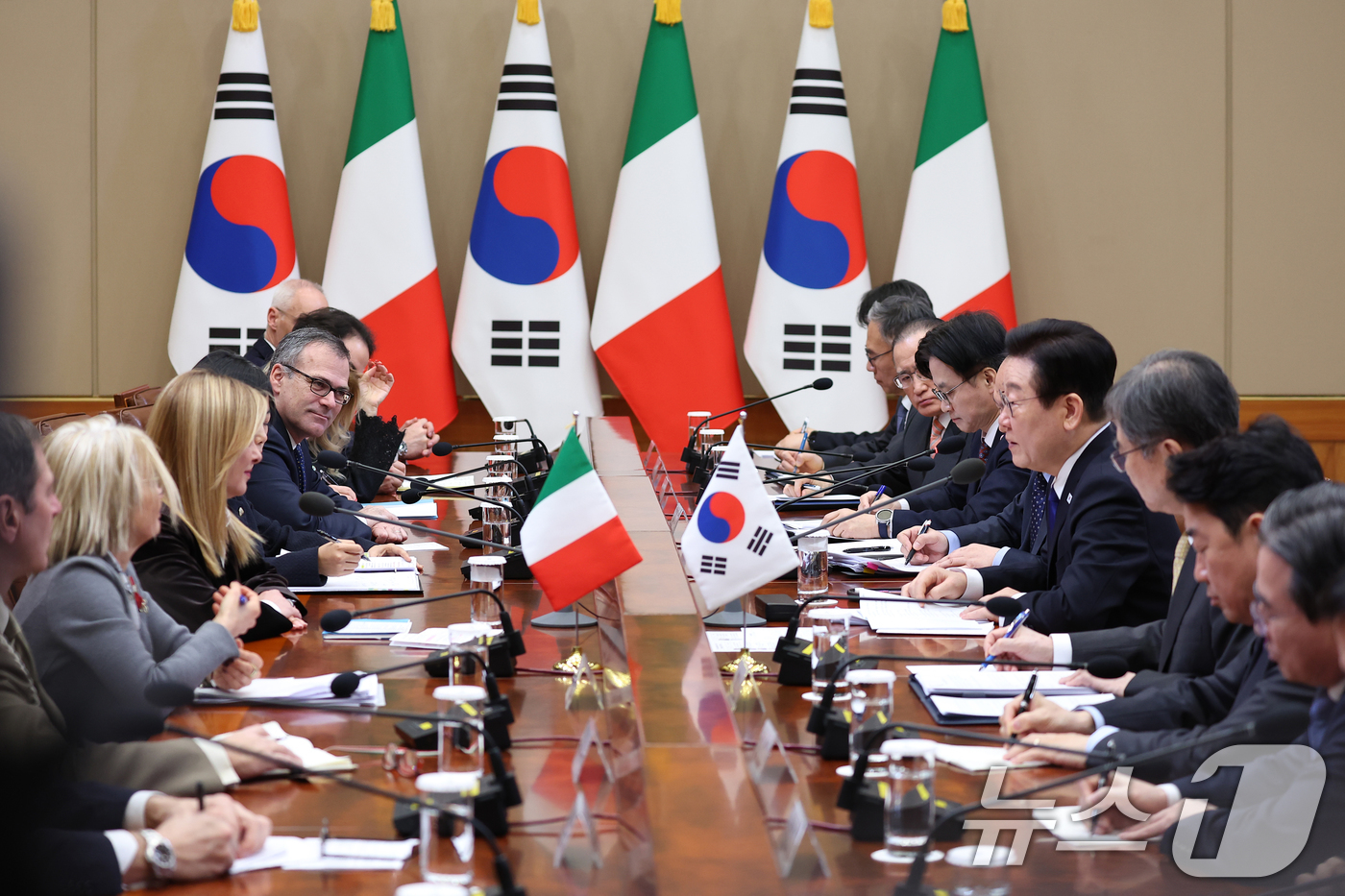 (서울=뉴스1) 이재명 기자 = 이재명 대통령과 조르자 멜로니 이탈리아 총리가 19일 청와대에서 확대회담을 하고 있다. 2026.1.19/뉴스1