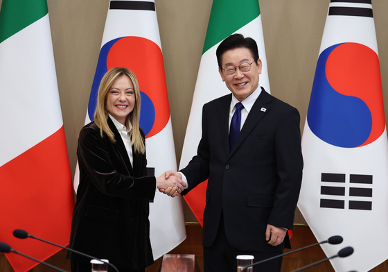 [속보] 한-이태리, 정상회담 계기 반도체산업 협력 등 MOU 3건 체결