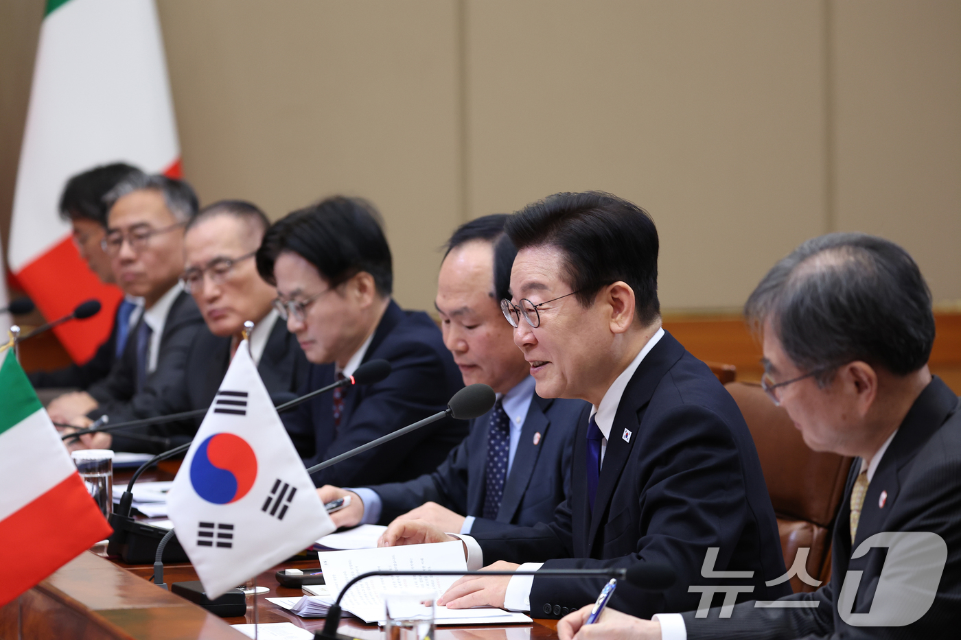 (서울=뉴스1) 이재명 기자 = 이재명 대통령이 19일 청와대에서 열린 조르자 멜로니 이탈리아 총리와의 확대회담에서 발언하고 있다. 2026.1.19/뉴스1