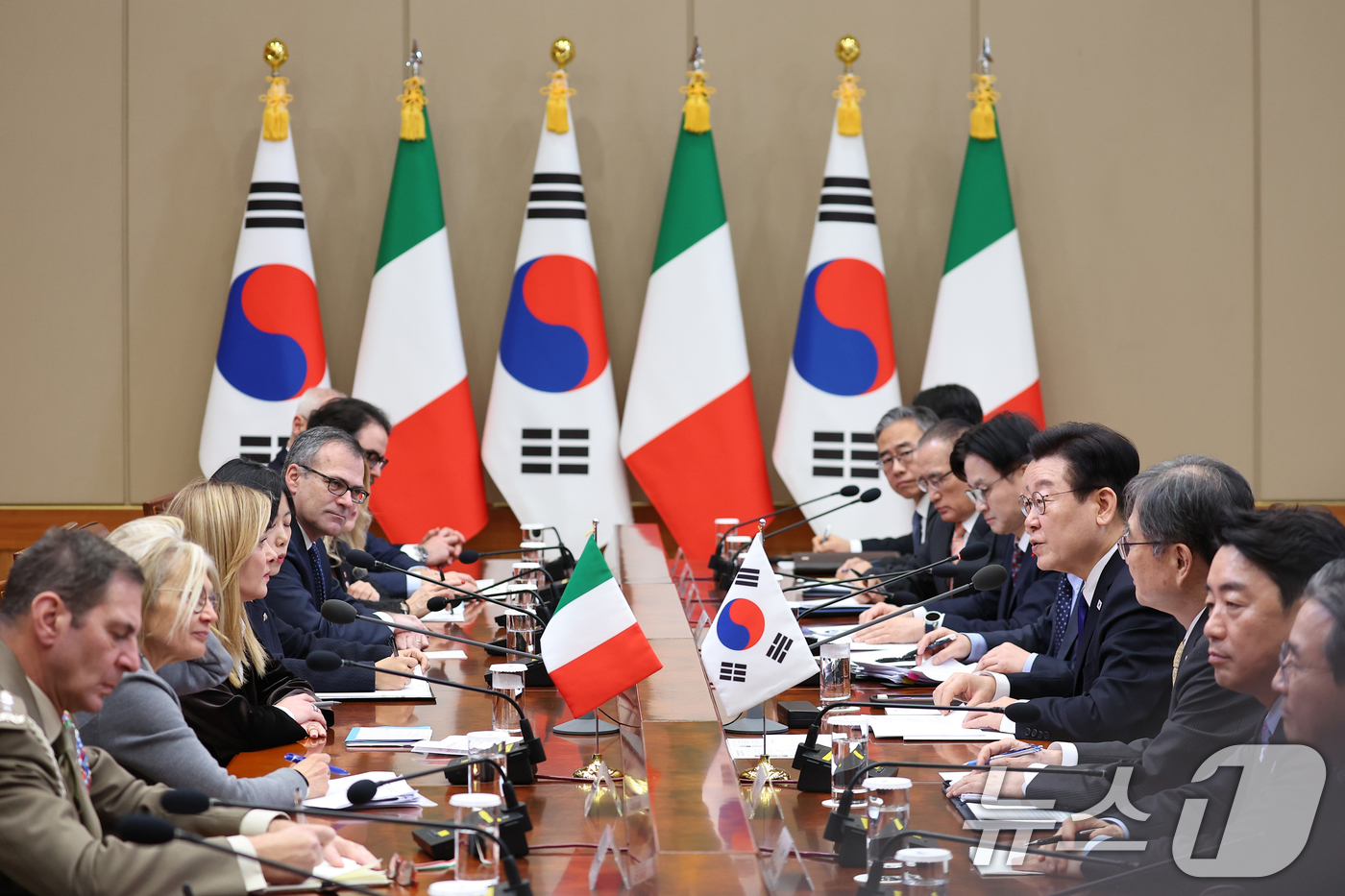 (서울=뉴스1) 이재명 기자 = 이재명 대통령과 조르자 멜로니 이탈리아 총리가 19일 청와대에서 확대회담을 하고 있다. 2026.1.19/뉴스1