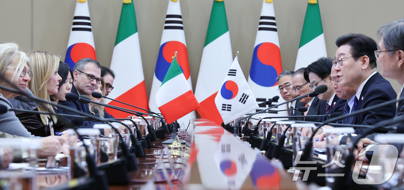 (서울=뉴스1) 이재명 기자 = 이재명 대통령과 조르자 멜로니 이탈리아 총리가 19일 청와대에서 확대회담을 하고 있다. 2026.1.19/뉴스1