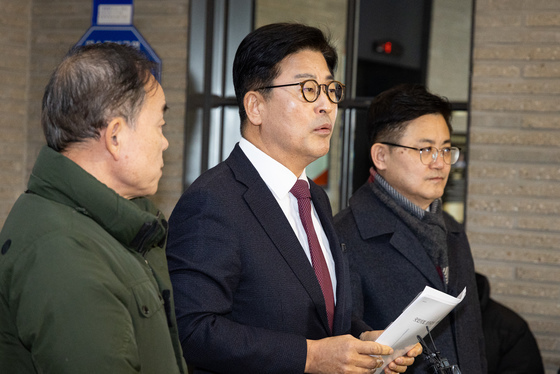 윤리위 출석한 김종혁 전 국민의힘 최고위원