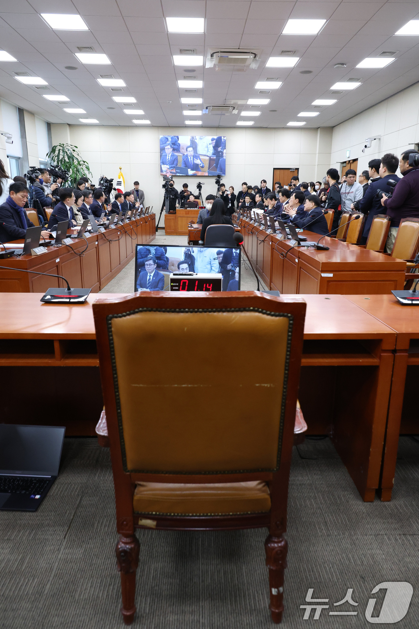 (서울=뉴스1) 신웅수 기자 = 19일 서울 여의도 국회에서 열린 재정경제기획위원회 전체회의에서 이혜훈 기획예산처 장관의 자리가 비어 있다.  2026.1.19/뉴스1