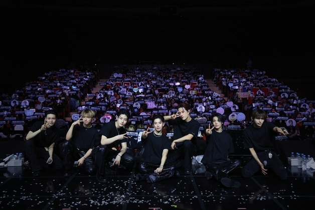 올아워즈, 앙코르 팬콘 성황리 마무리…3월 컴백 예고