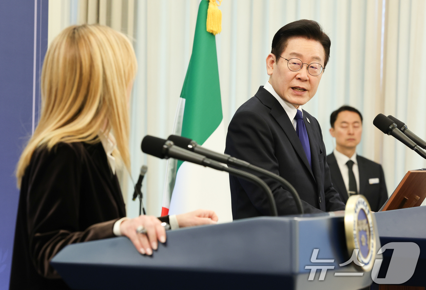 (서울=뉴스1) 이재명 기자 = 이재명 대통령과 조르자 멜로니 이탈리아 총리가 19일 청와대에서 정상회담 후 공동언론발표를 하고 있다. 2026.1.19/뉴스1